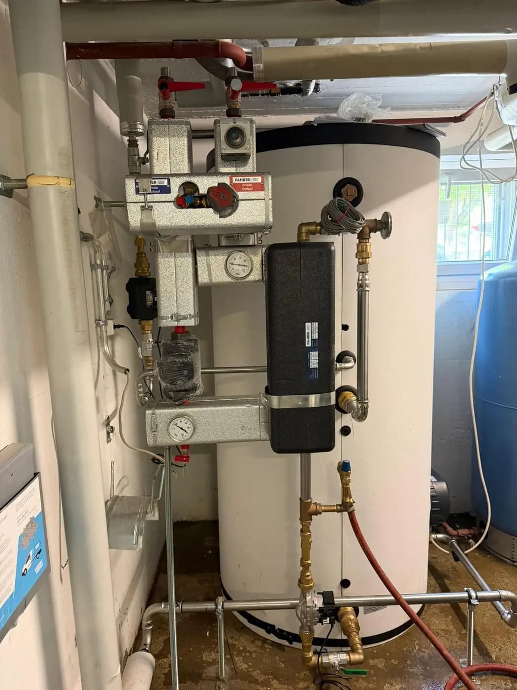 Frischwasserstation mit Pufferspeicher für hygienische Warmwasserbereitung im Durchlaufprinzip